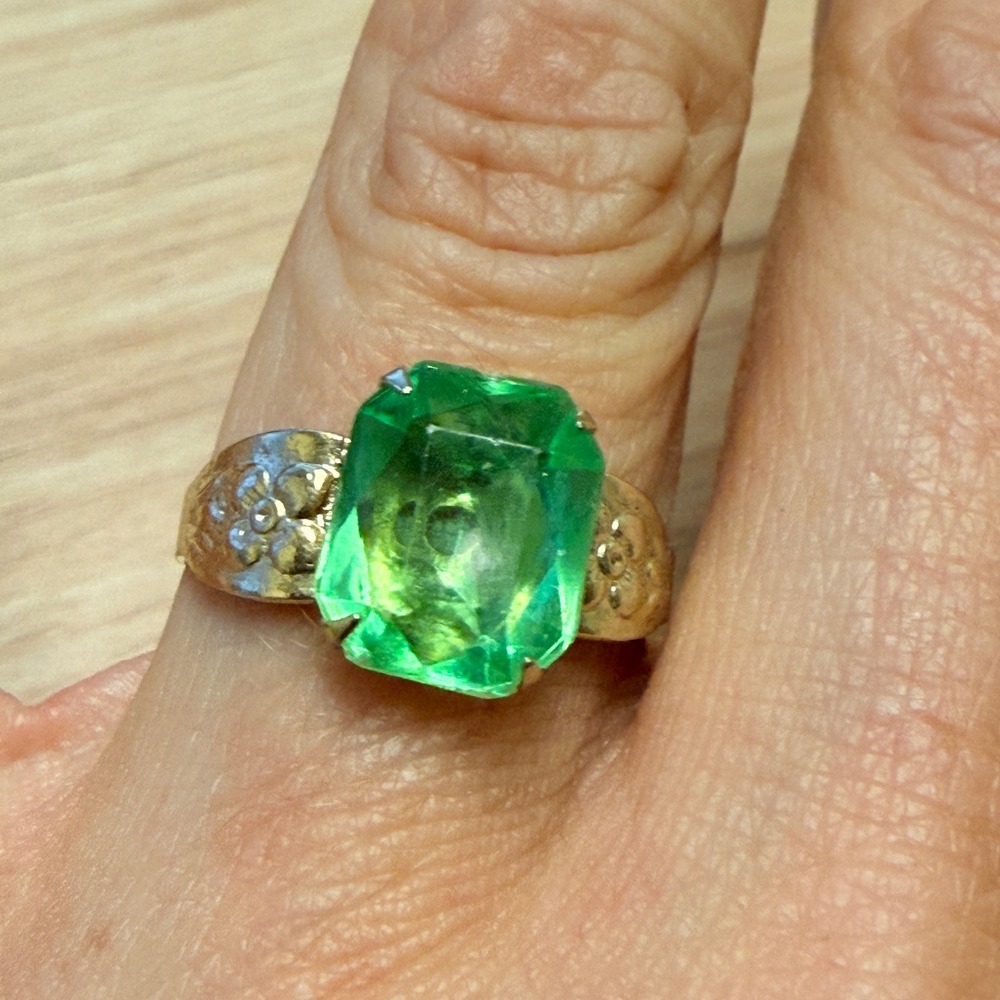 Vtg Cleinman & Sons Emerald Green Glass Cocktail Ring Mid Century Gold Tone Adj
